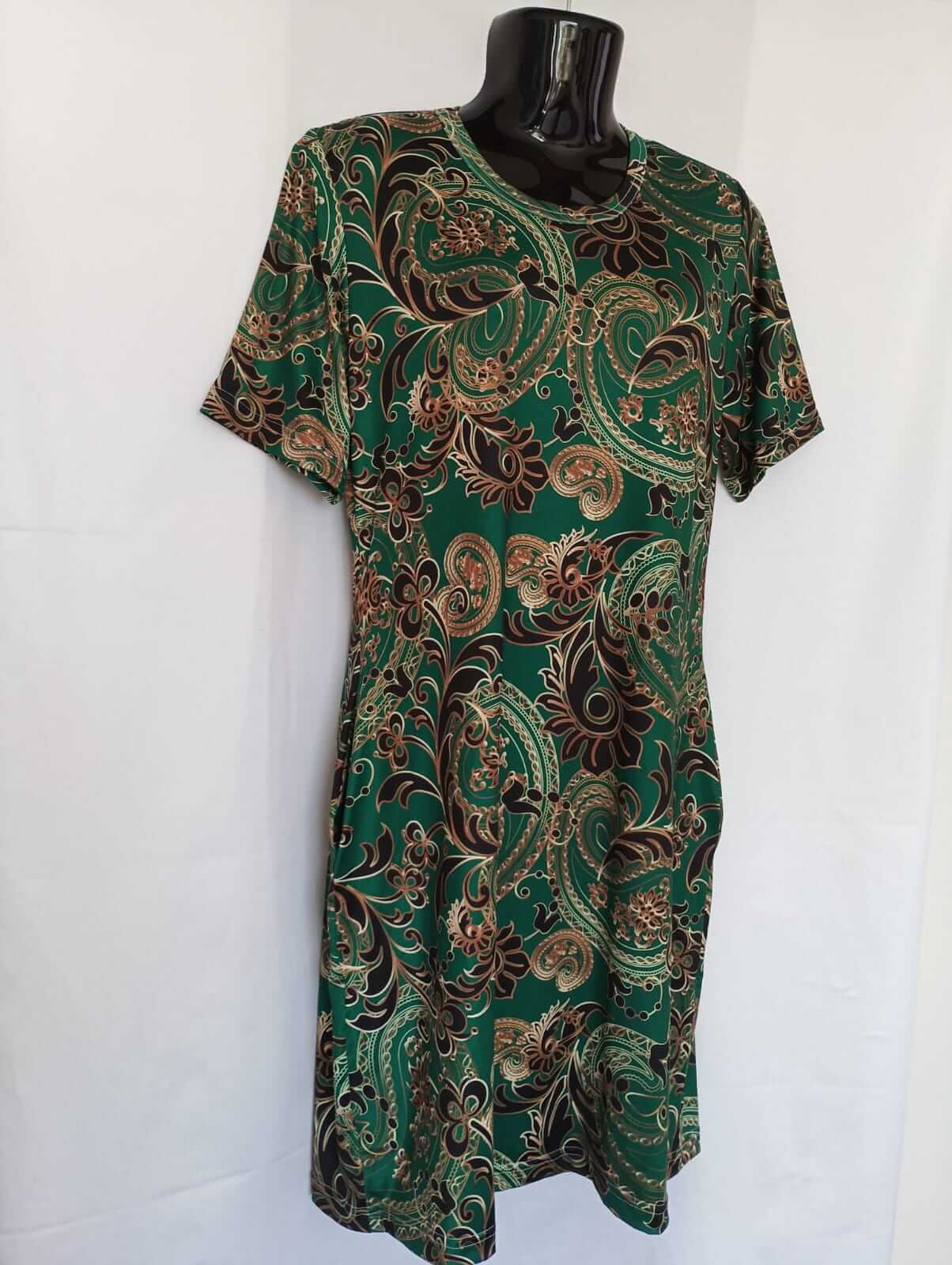 Dámské letní šaty z velmi příjemného materiálu – 100% polyester Silk, imitace hedvábí. Lehké a vzdušné, ideální na teplé letní dny.