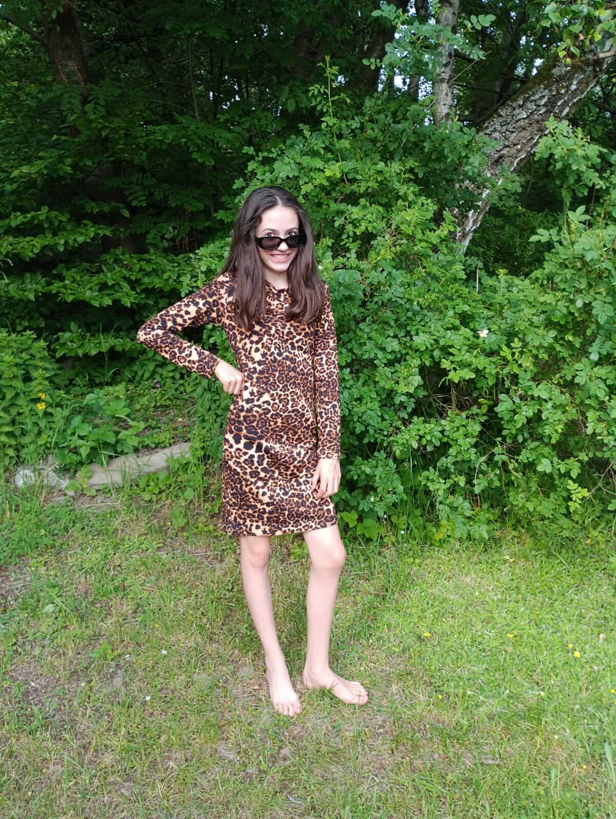 Bavlněné šaty z teplákoviny set máma a dcera s leopardím vzorem – pohodlné a stylové šaty pro volný čas i doma.