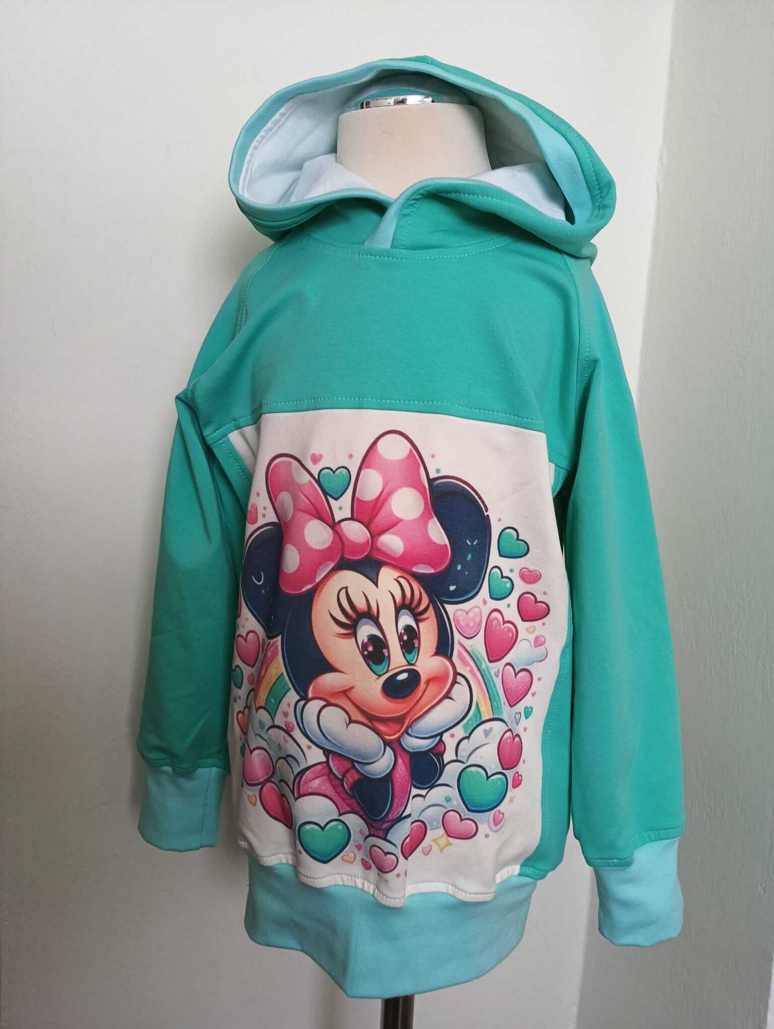 Dívčí mikina Minnie v pistáciové barvě velikost 104. Dívčí mikina Minnie je ručně šitá z kvalitní teplákoviny, originální český handmade od Ivastyl.