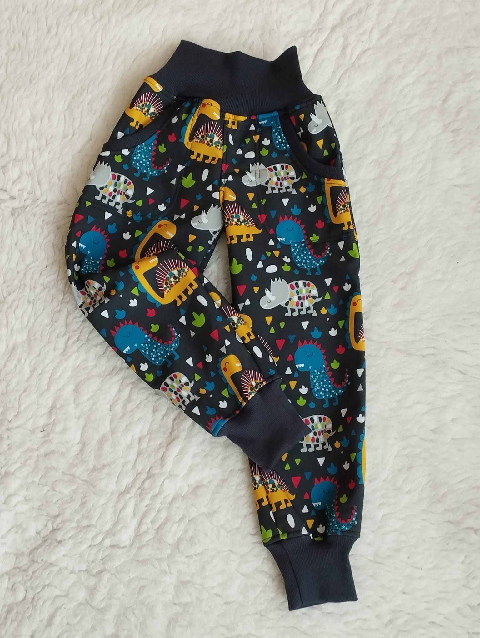 Dětské softshellové kalhoty s náplety