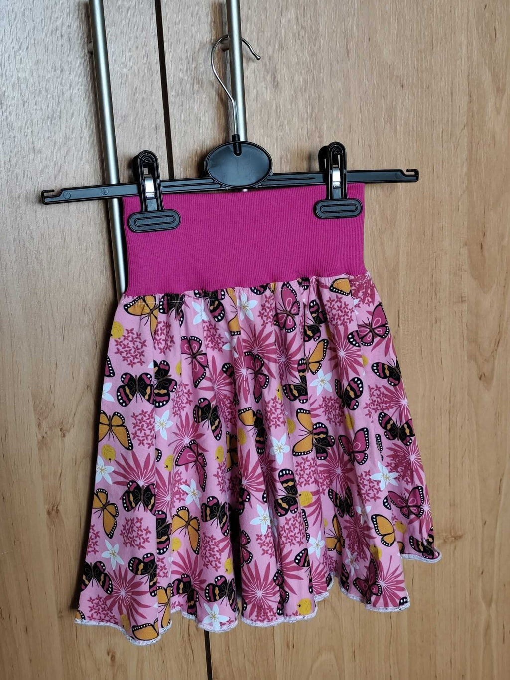 Dívčí Kolová Sukně s Motýlky - Styl a Komfort pro Dívky