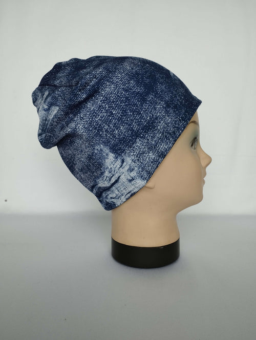 Bavlněná čepice dvouvrstvá teplákovina celoroční – měkká, pružná a pohodlná čepice pro děti i dospělé. Ručně šitá, vhodná pro celoroční nošení.