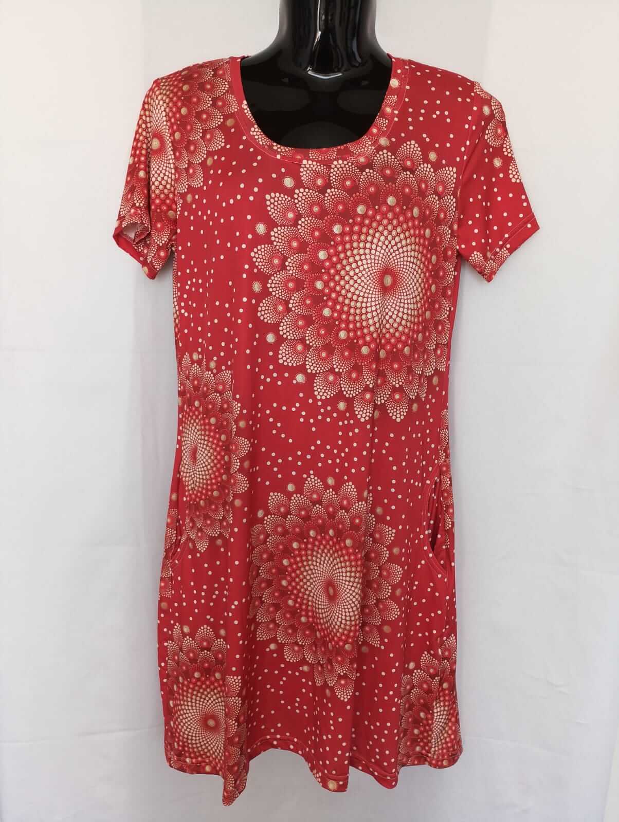 Dámské letní šaty z velmi příjemného materiálu – 100% polyester Silk, imitace hedvábí. Lehké a vzdušné, ideální na teplé letní dny.