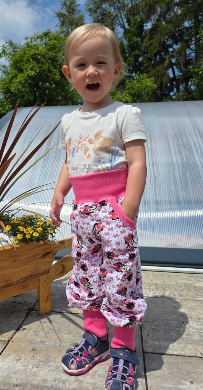 Dětské tepláčky – myšky s mašlí pro miminka i batolata. Ručně šité z měkké bavlněné teplákoviny. Velikosti 68–86, česká handmade výroba