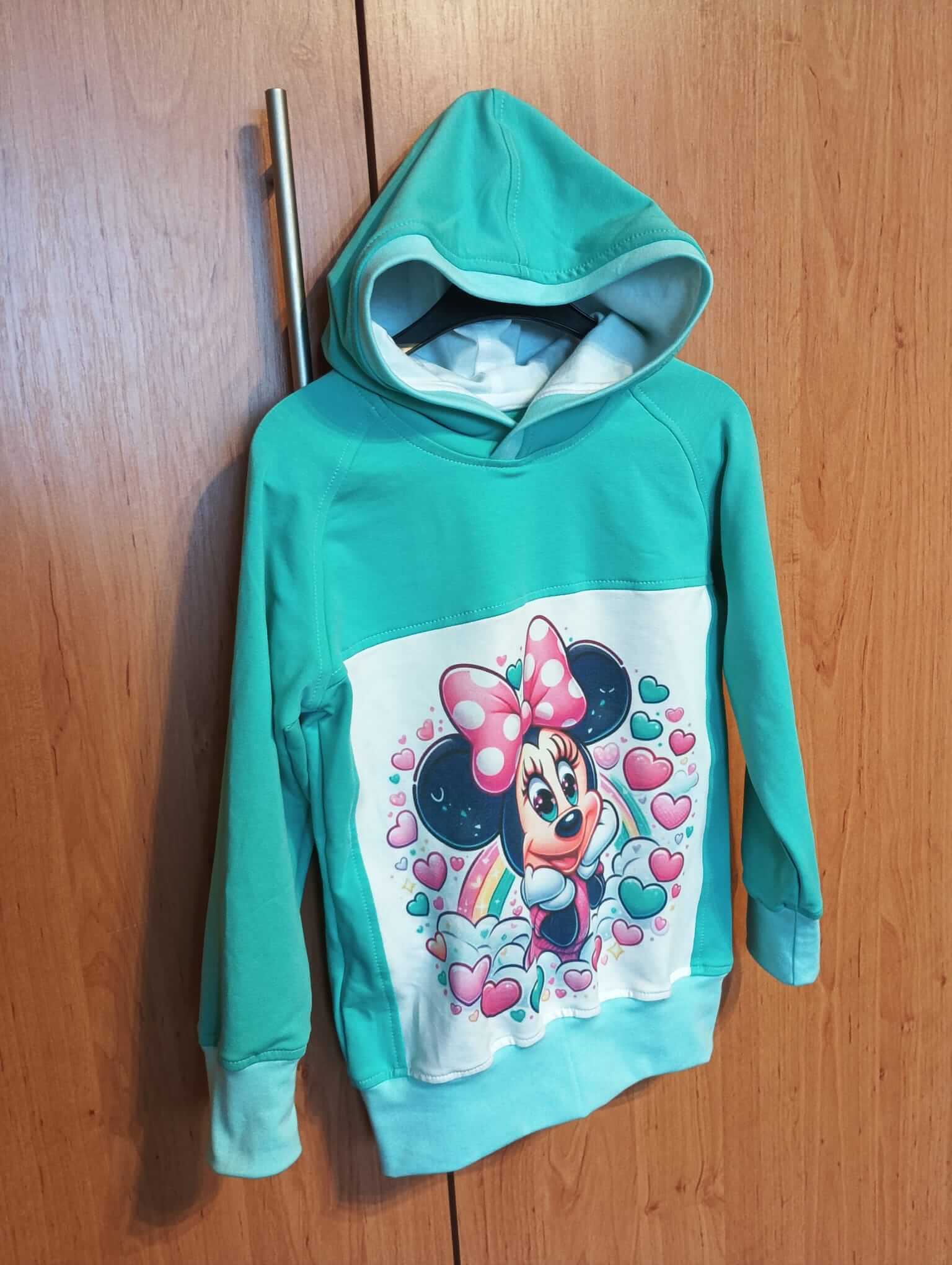 Dívčí mikina Minnie v pistáciové barvě velikost 104. Dívčí mikina Minnie je ručně šitá z kvalitní teplákoviny, originální český handmade od Ivastyl.