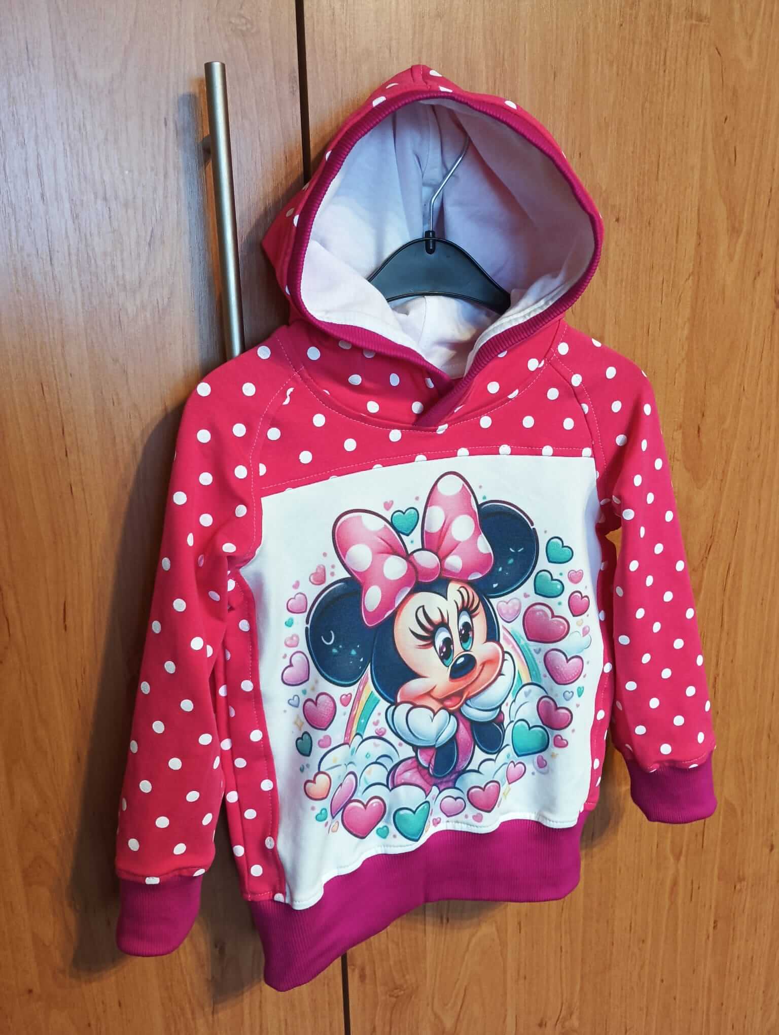 Dívčí mikina Minnie v malinové barvě s puntíky. Dívčí mikina Minnie je originální, ručně šitá z teplákoviny. Každý kus je jedinečný z dílny Ivastyl.