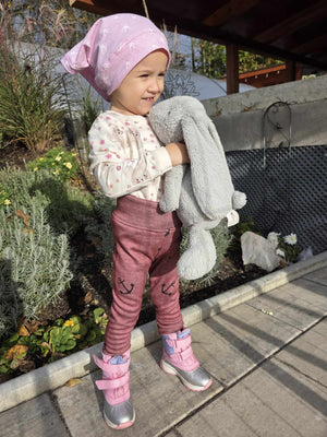 Dívčí zateplené legíny v růžové barvě s kotvou. Hřejivá polyesterová teplákovina s jemným chloupkem. Originální kousek od Ivastyl.