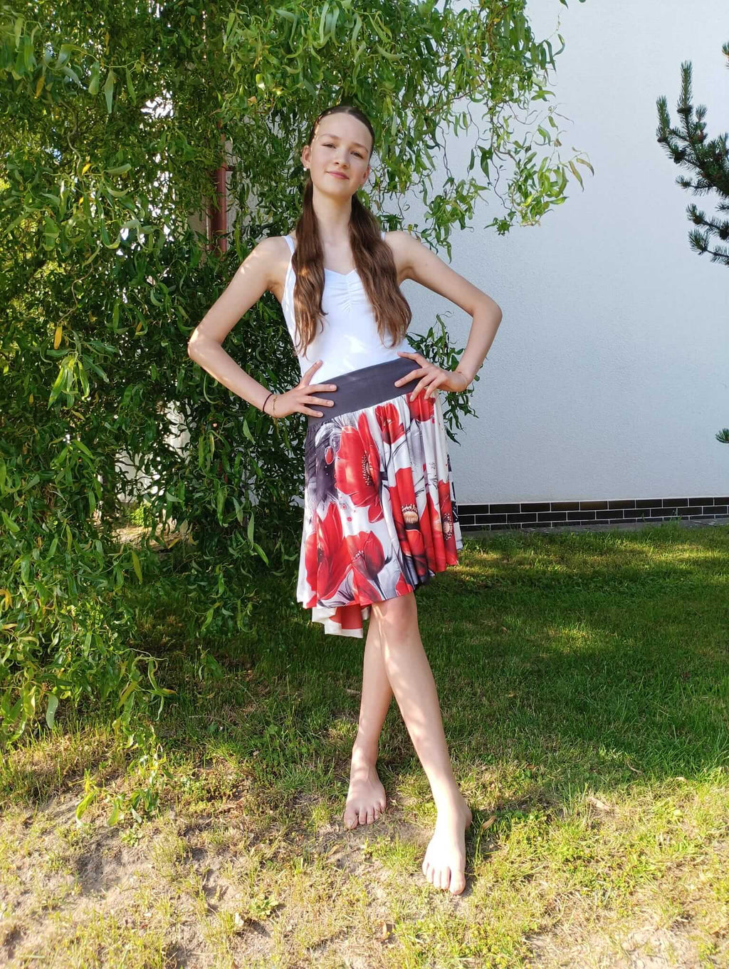 Dámská kolová sukně s vlčími máky, elegantní kousek pro jaro a léto, ideální pro romantické příležitosti. Objednejte nyní!
