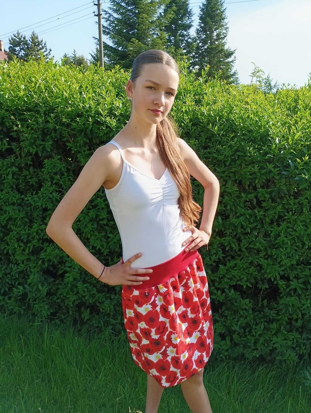 Dámská sukně vlčí máky balonový střih – elegantní a pohodlná sukně pro každodenní nošení i speciální příležitosti.