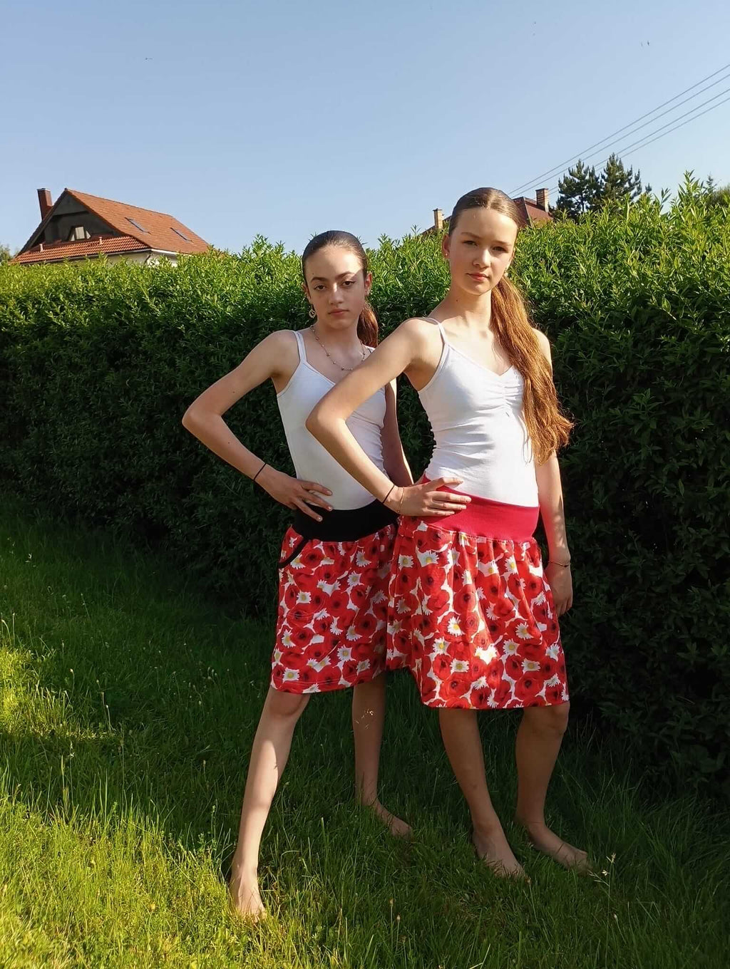 Dámská sukně vlčí máky balonový střih – elegantní a pohodlná sukně pro každodenní nošení i speciální příležitosti.