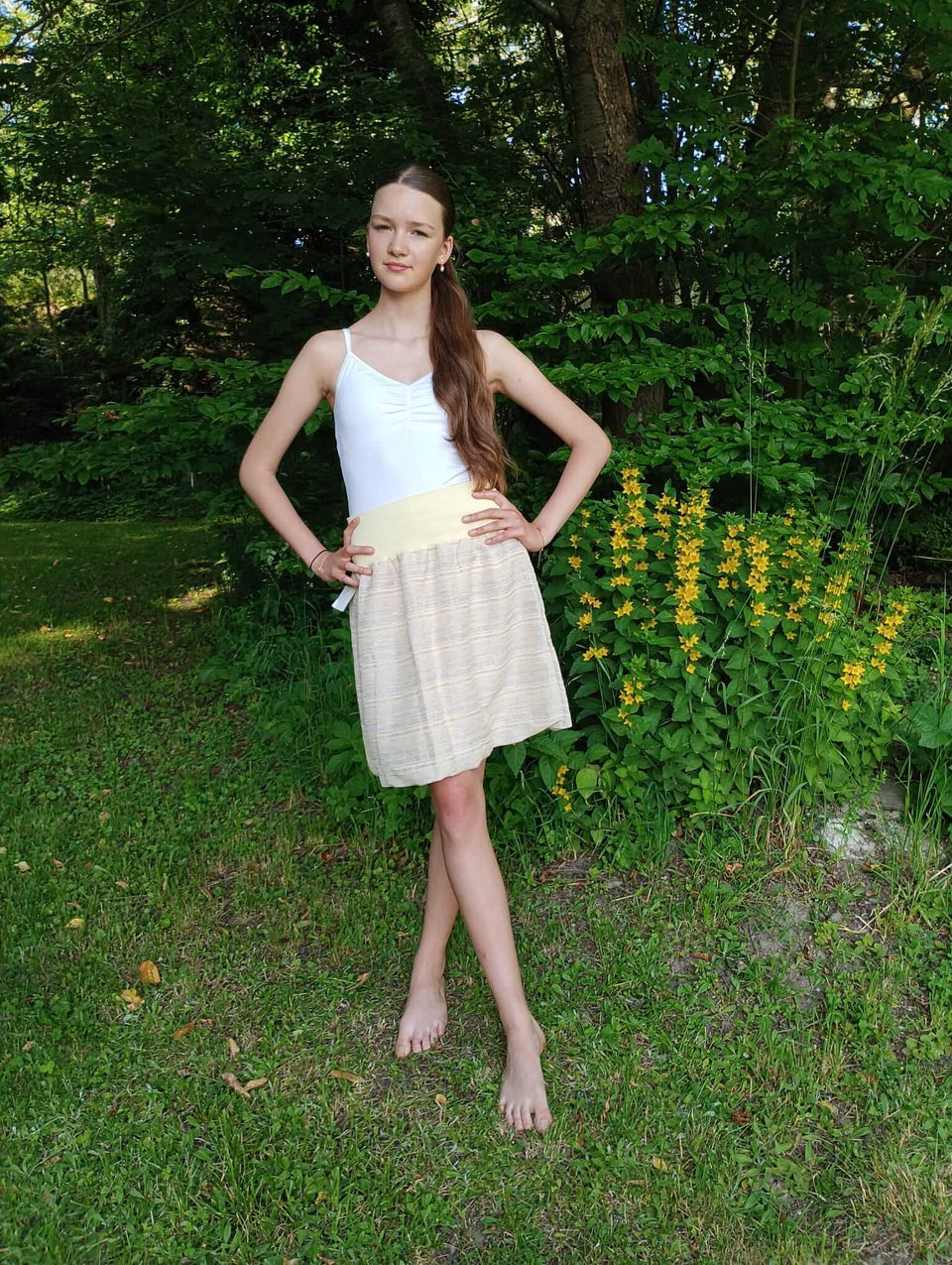 Dámská balonová sukně  žlutá polyesterová nabízí styl a pohodlí. Skvělý kousek na horké letní dny, který oslní svou živou barvou.