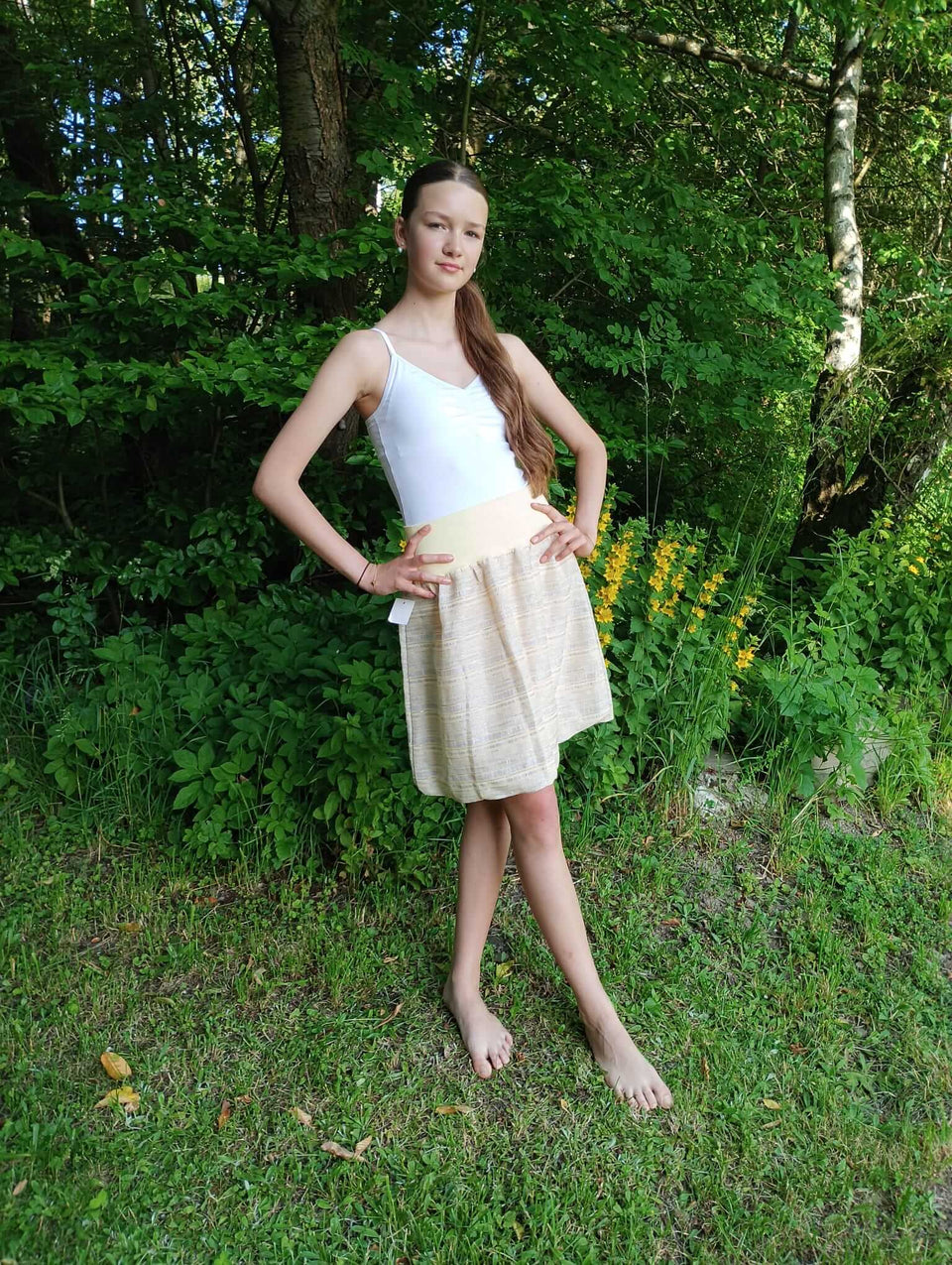 Dámská balonová sukně  žlutá polyesterová nabízí styl a pohodlí. Skvělý kousek na horké letní dny, který oslní svou živou barvou.