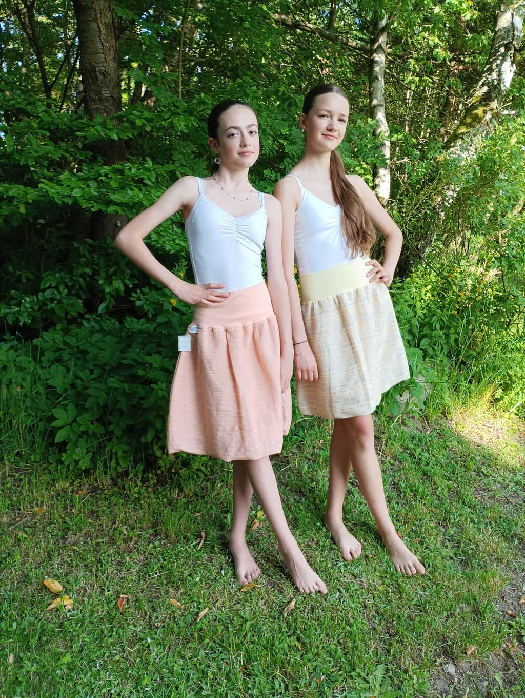 Dámská sukně lososová polyester bavlna náplet – elegantní sukně s podšívkou, pohodlným nápletem a jemnou lososovou barvou. Ručně šitá od Ivastyl.