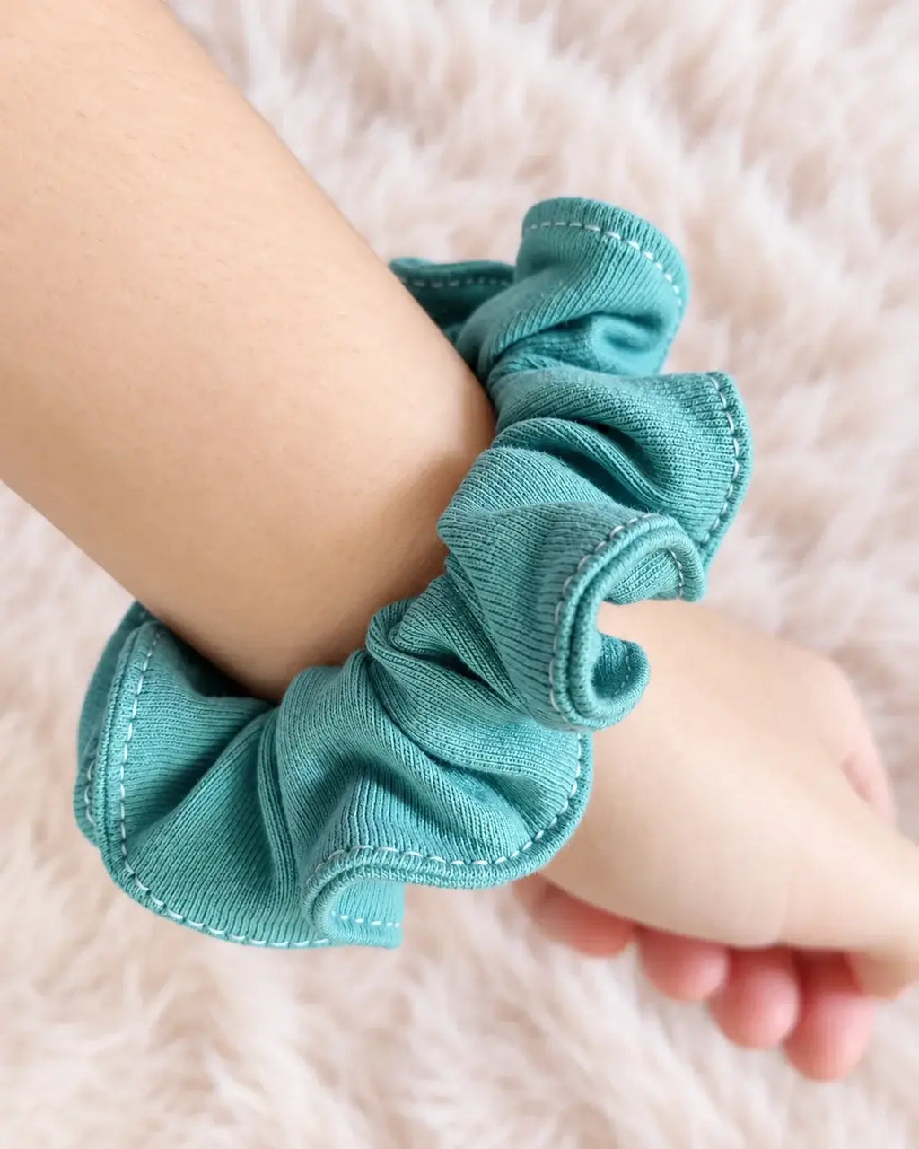 Sada 3 gumiček scrunchie – světle fialová, tyrkysová a modrá s motýlky