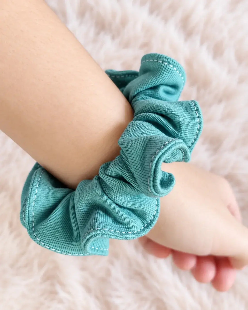 Sada 3 gumiček scrunchie – světle fialová, tyrkysová a modrá s motýlky